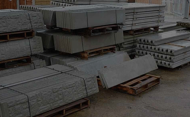 beton pracetak adalah beton yang diproduksi di pabrik dengan cara pengecoran dengan menggunakan cetakan dengan bentuk tertentu. Ketika beton sudah sepenuhnya mengeras dan siap untuk digunakan, beton tersebut dikirim ke lokasi konstruksi untuk digunakan